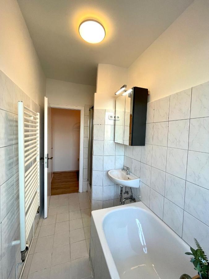 וופרטל Downtown Apartment By Ninja Spaces - Kingsize-Bett, Kueche, Netflix, Terrasse מראה חיצוני תמונה